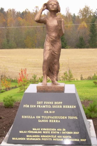 Staty vid hoppets begravningsplats i Malax.